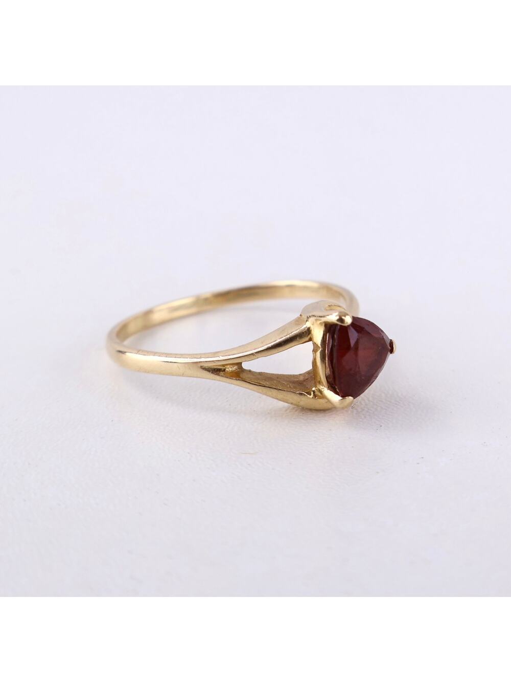 Vintage 14K Yellow Gold Trillion Garnet Ring 8.5 Triangle Solitaire Split Shank